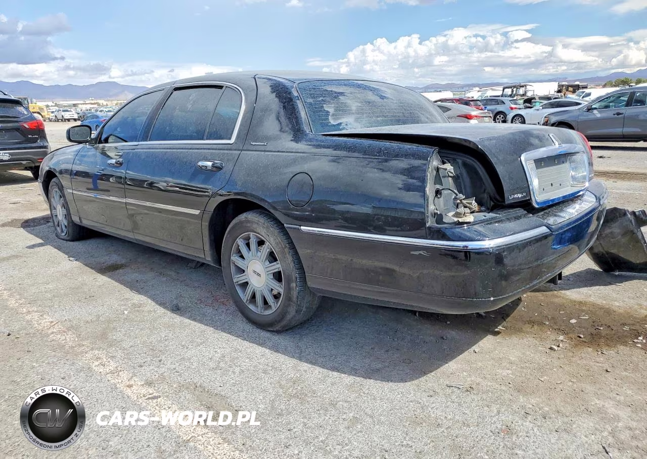 2008 Lincoln Town Car Signature Long Wheelbase VIN:2LNHM85V48X639596 - 2