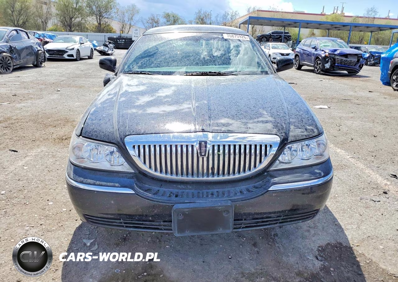 2008 Lincoln Town Car Signature Long Wheelbase VIN:2LNHM85V48X639596 - 5