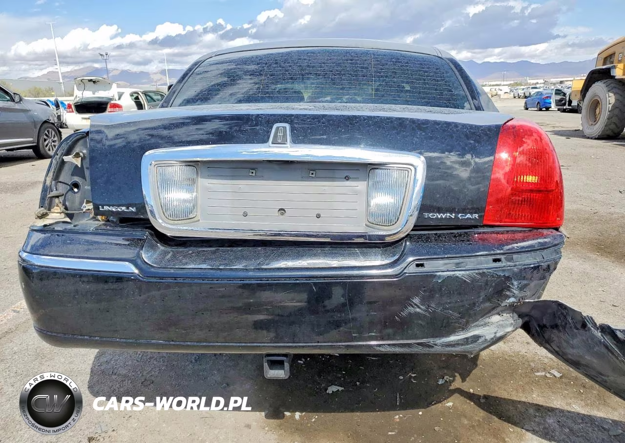 2008 Lincoln Town Car Signature Long Wheelbase VIN:2LNHM85V48X639596 - 6
