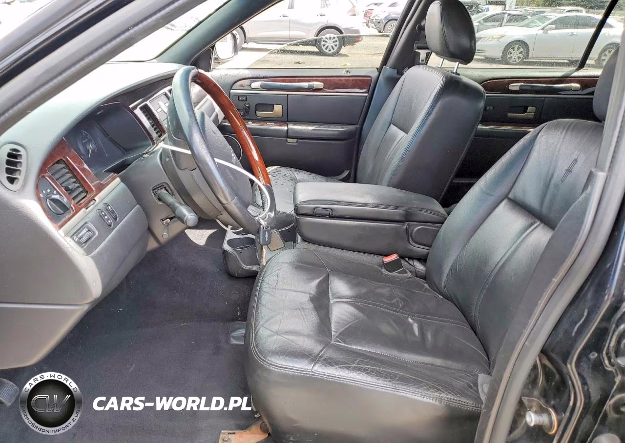 2008 Lincoln Town Car Signature Long Wheelbase VIN:2LNHM85V48X639596 - 7