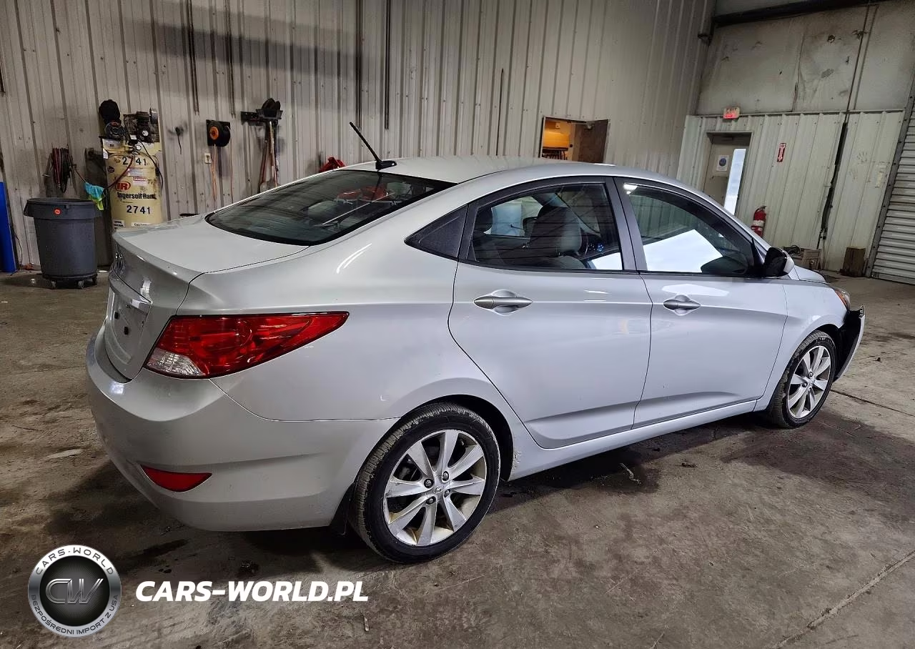 2013 Hyundai Accent Gls VIN:KMHCU4AE6DU320744 - 3