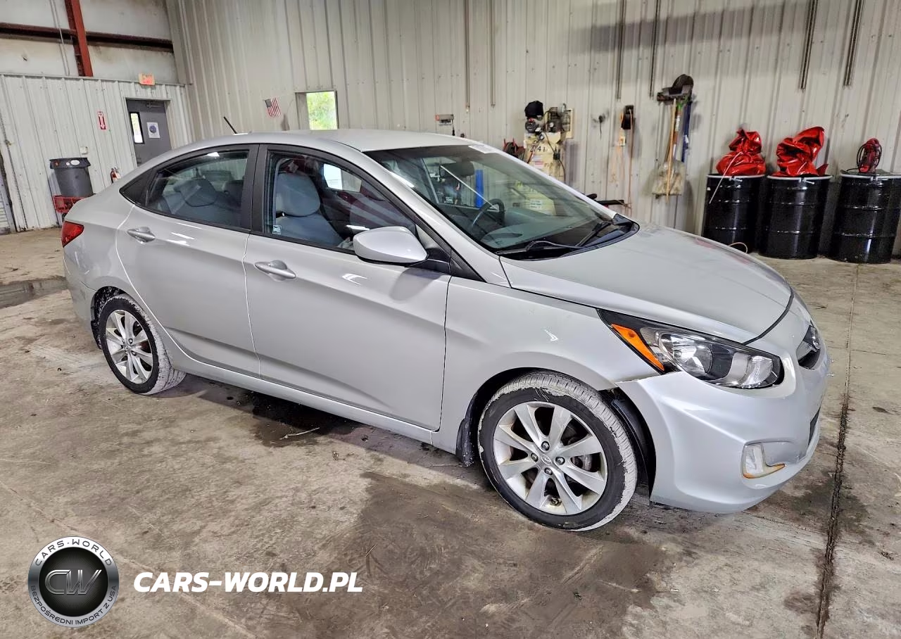 2013 Hyundai Accent Gls VIN:KMHCU4AE6DU320744 - 4