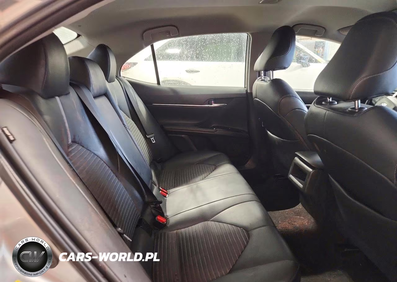 2018 Toyota Camry Se VIN:4T1B11HK3JU071975 - 10