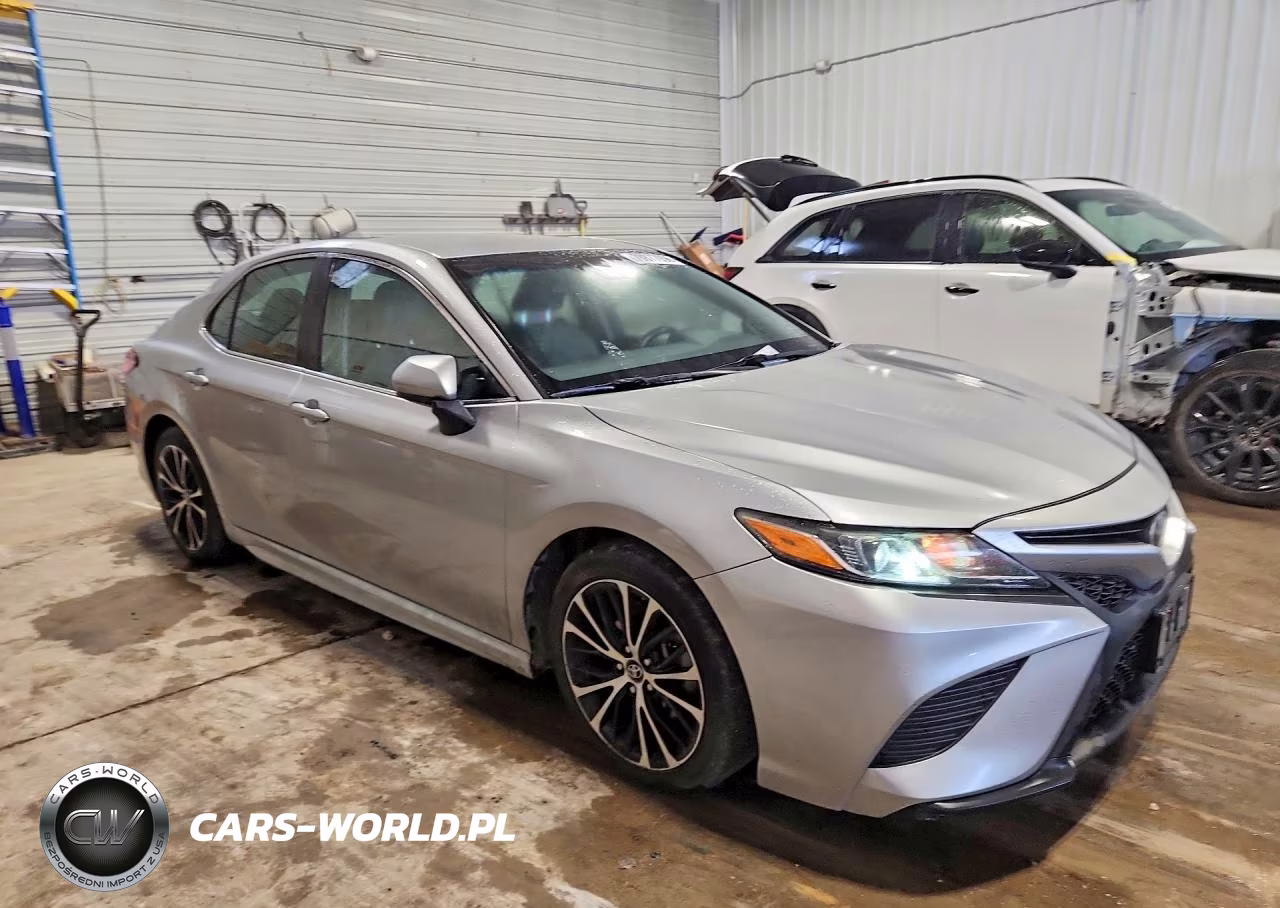 2018 Toyota Camry Se VIN:4T1B11HK3JU071975 - 4
