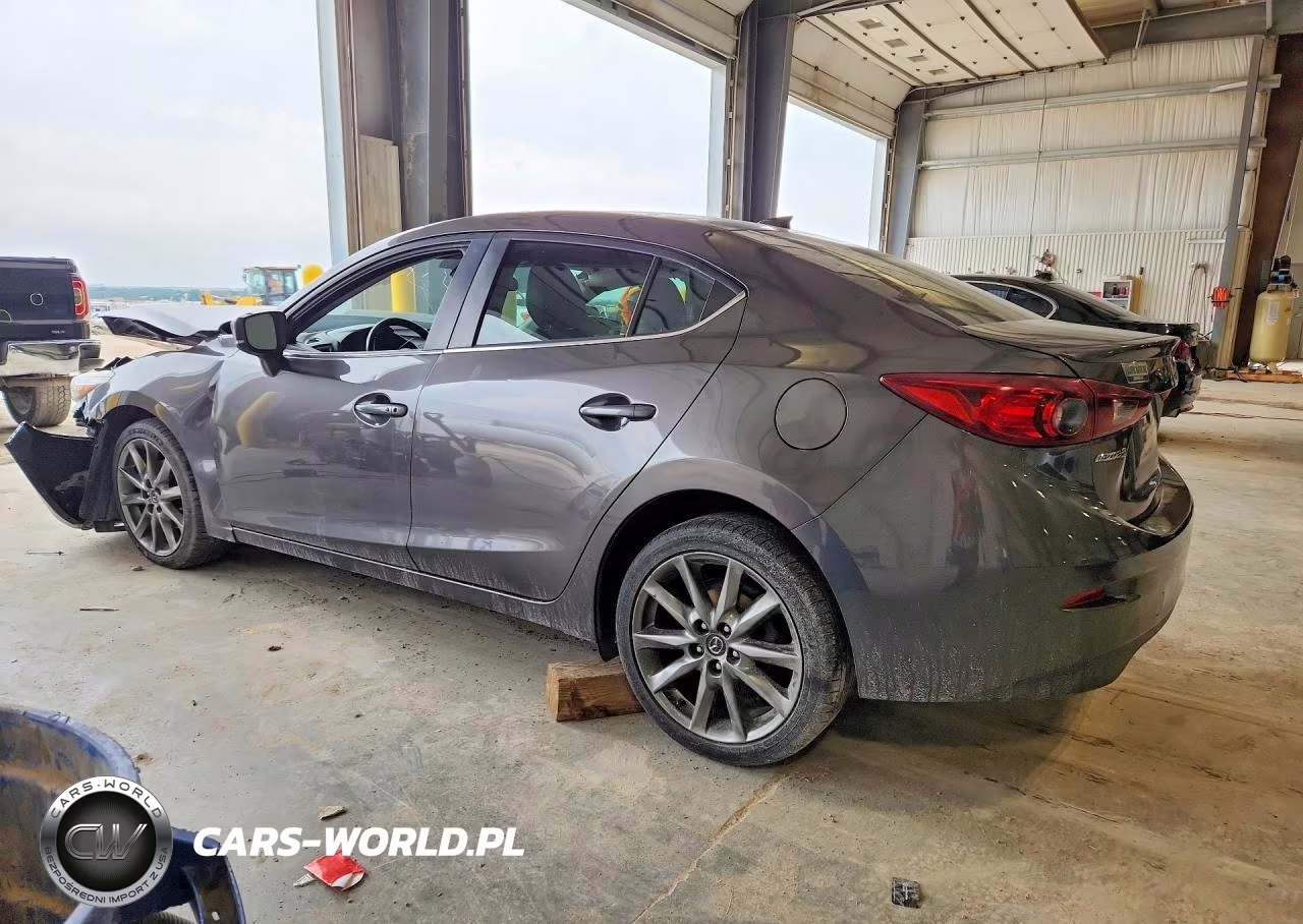 2018 Mazda 3 Touring VIN:3MZBN1V32JM177258 - 2