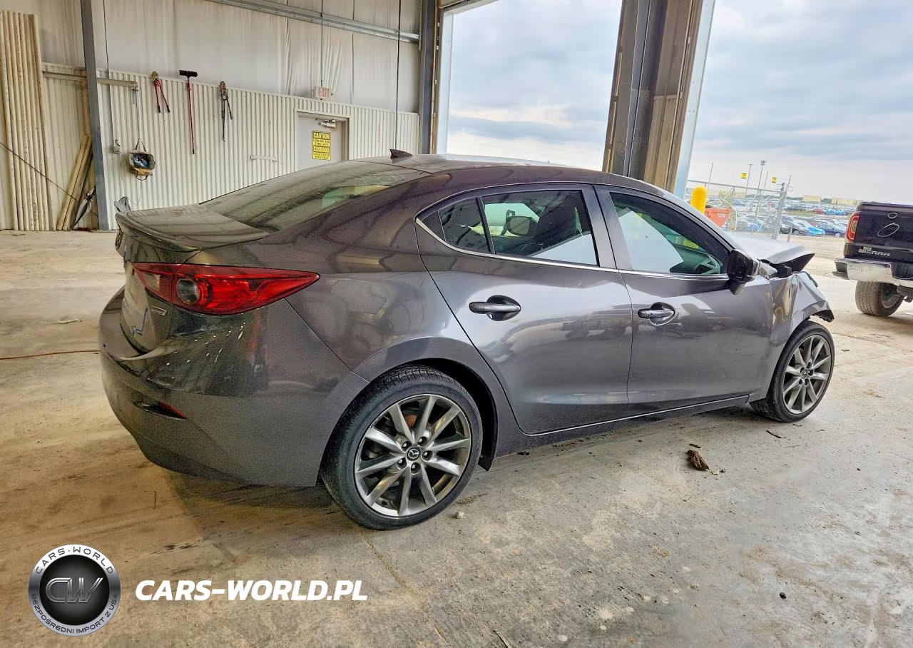 2018 Mazda 3 Touring VIN:3MZBN1V32JM177258 - 3