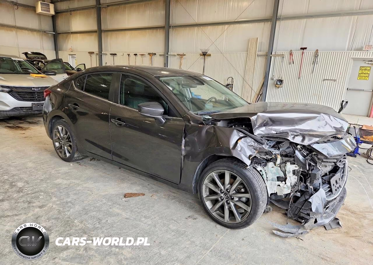 2018 Mazda 3 Touring VIN:3MZBN1V32JM177258 - 4