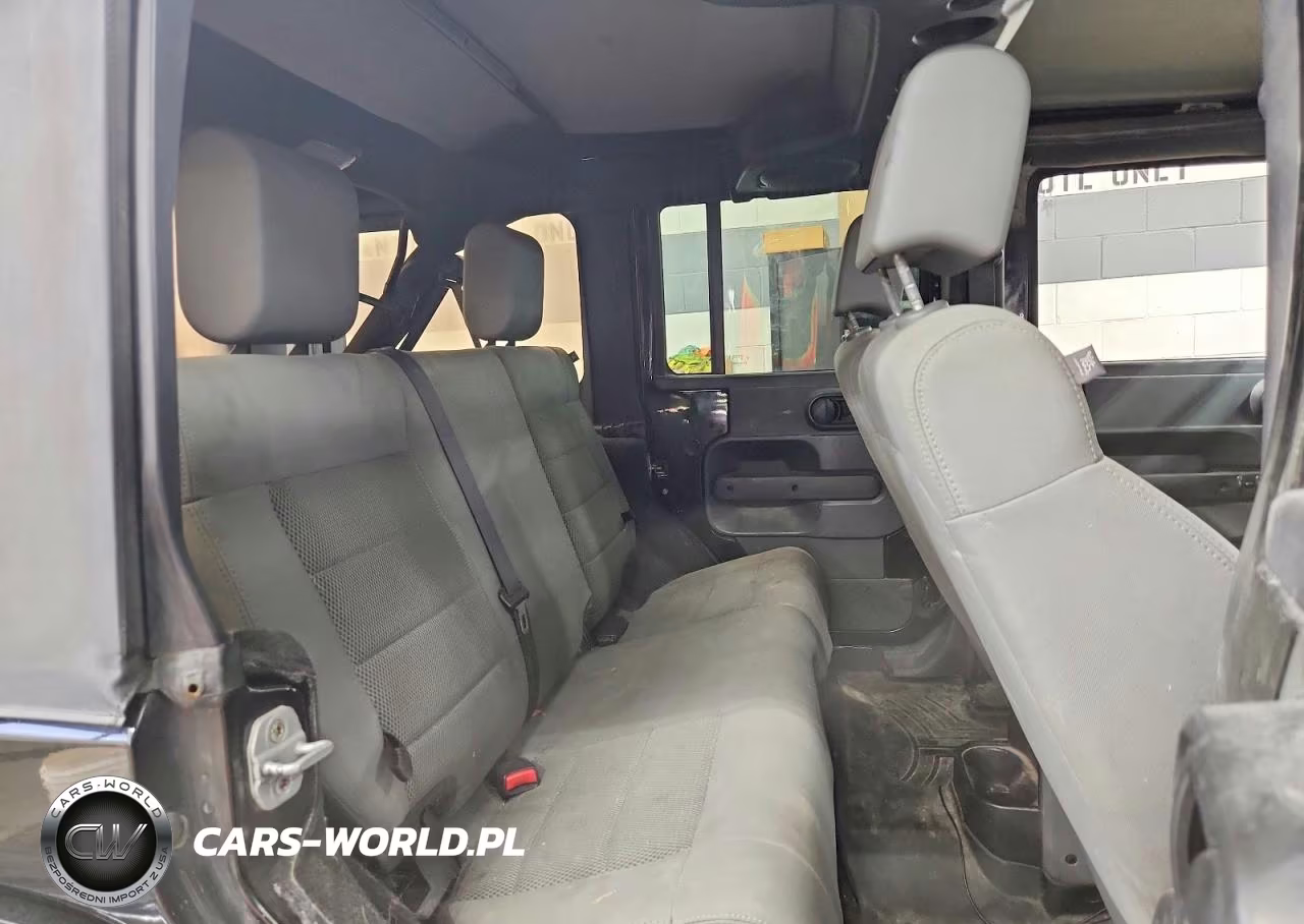 2008 Jeep Wrangler Unlimited Sahara VIN:1J4GA59138L503899 - 10