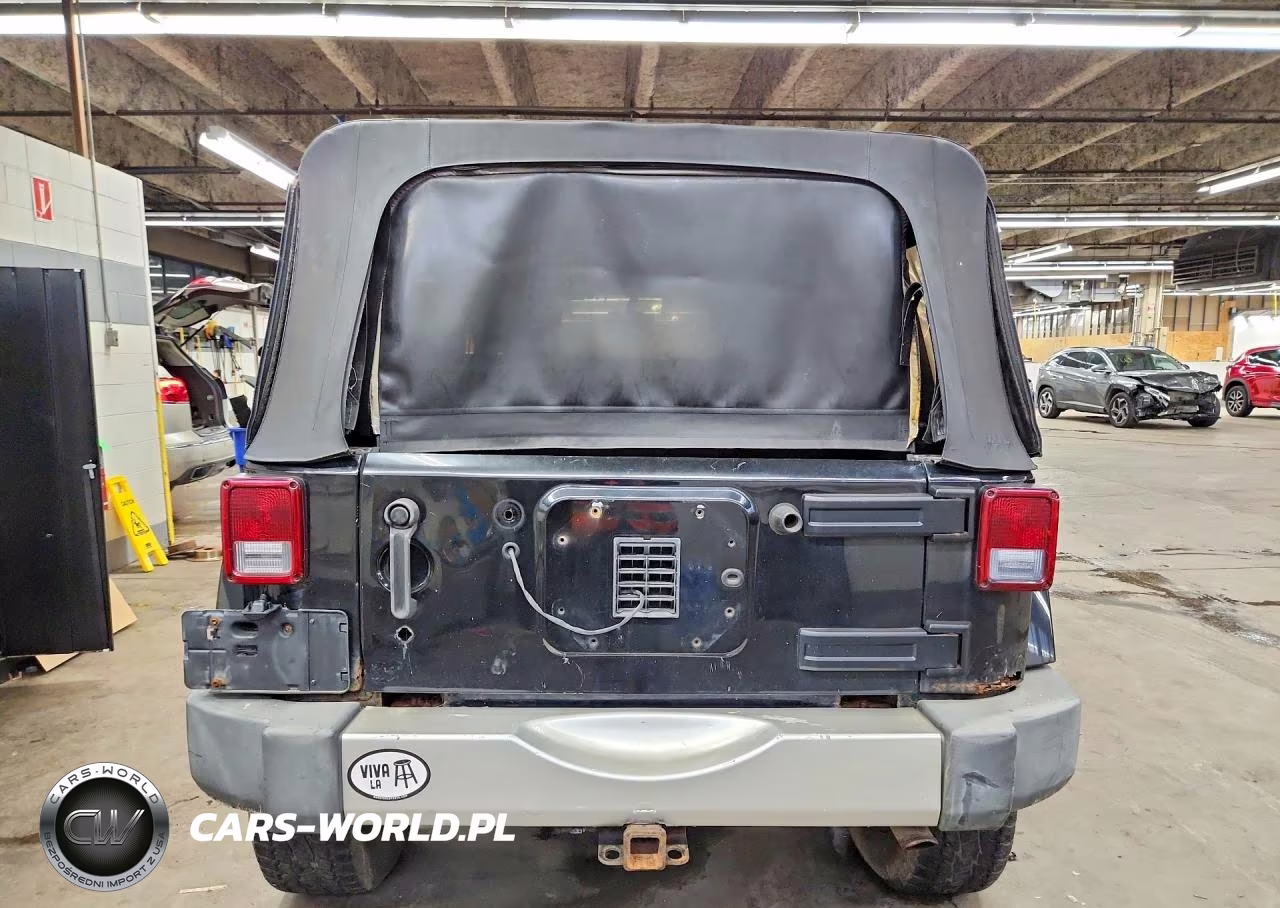 2008 Jeep Wrangler Unlimited Sahara VIN:1J4GA59138L503899 - 6
