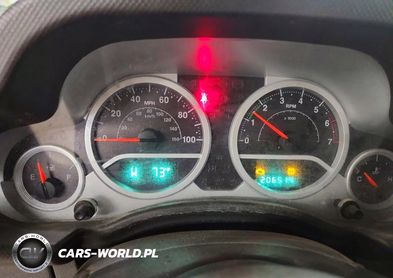 2008 Jeep Wrangler Unlimited Sahara VIN:1J4GA59138L503899 - 9