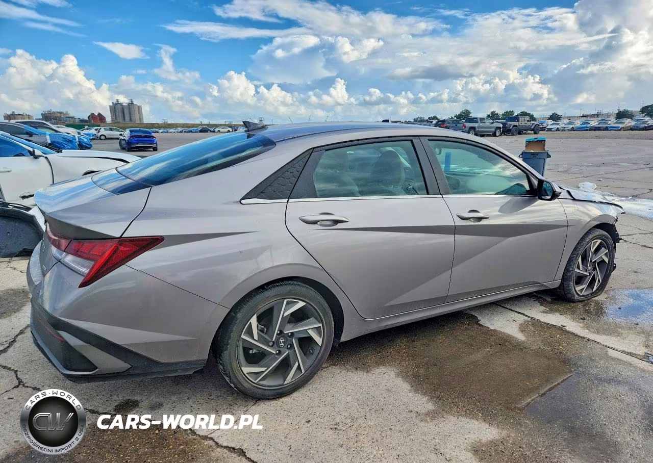 2025 Hyundai Elantra Limited VIN:KMHLN4DJ8SU143665 - 3