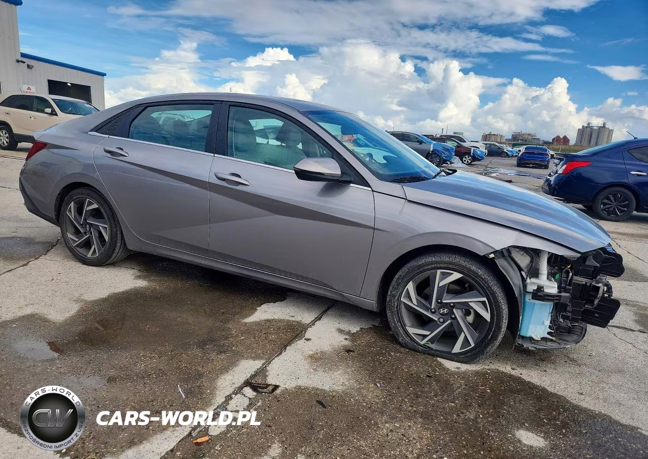 2025 Hyundai Elantra Limited VIN:KMHLN4DJ8SU143665 - 4
