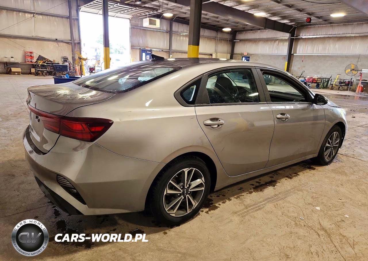 2023 Kia Forte Lxs VIN:3KPF24AD6PE571040 - 3