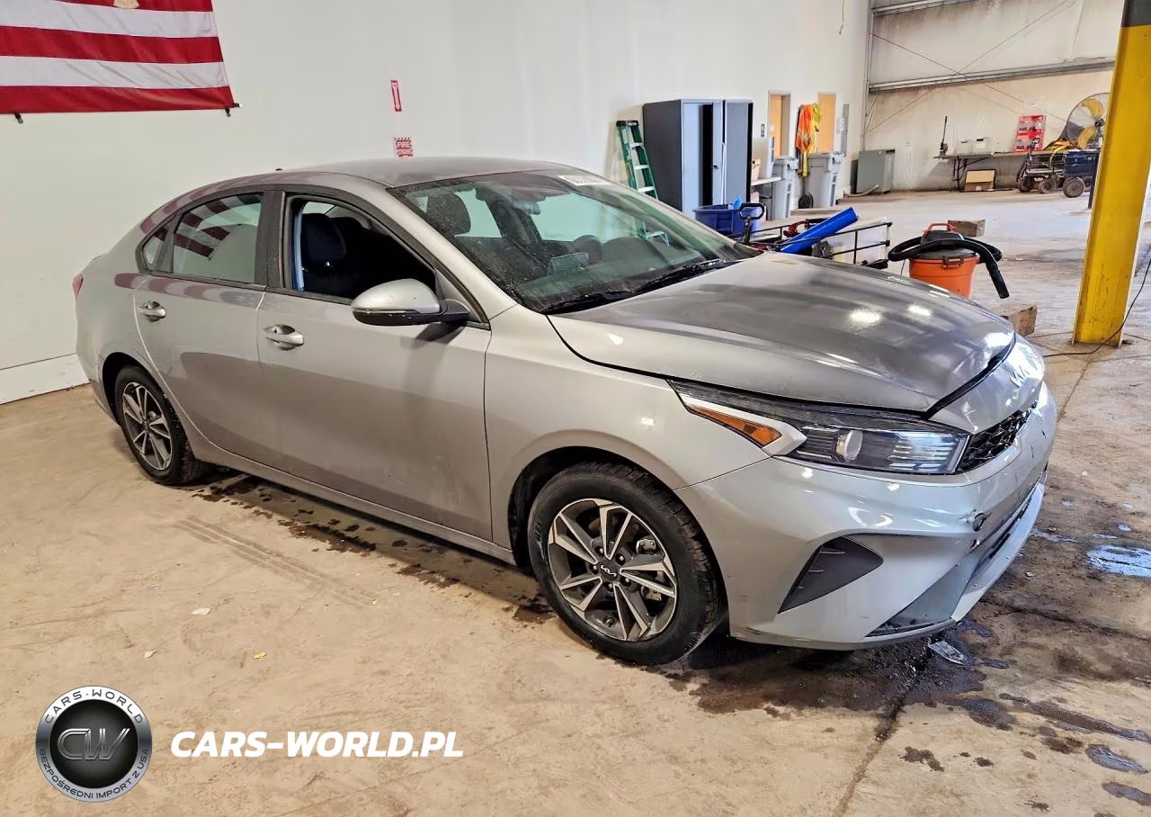 2023 Kia Forte Lxs VIN:3KPF24AD6PE571040 - 4