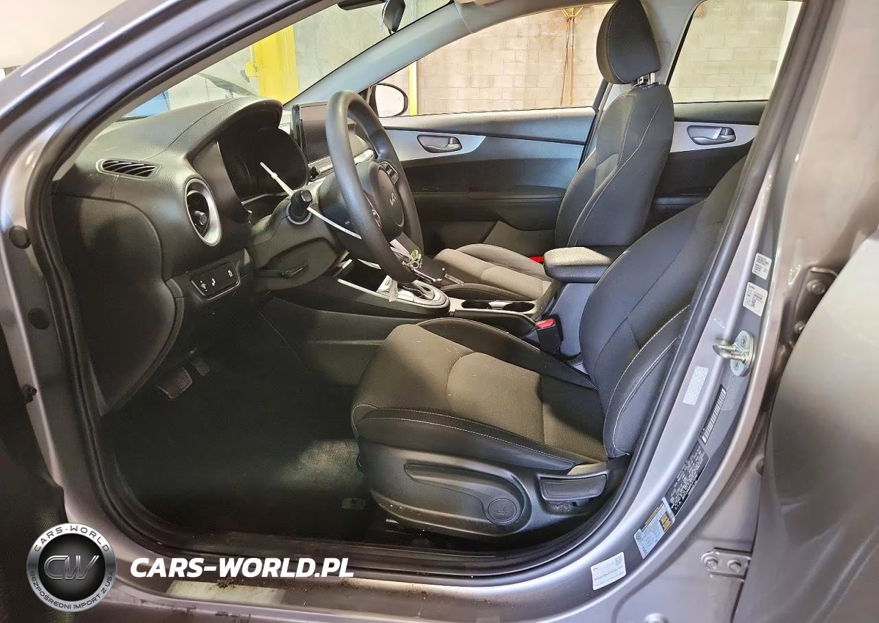 2023 Kia Forte Lxs VIN:3KPF24AD6PE571040 - 7