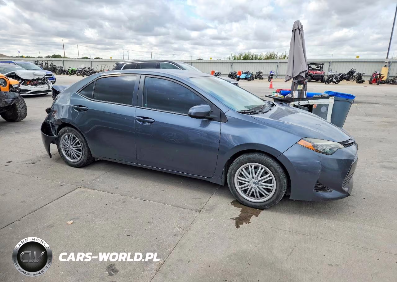 2018 Toyota Corolla Le VIN:2T1BURHE7JC967844 - 4