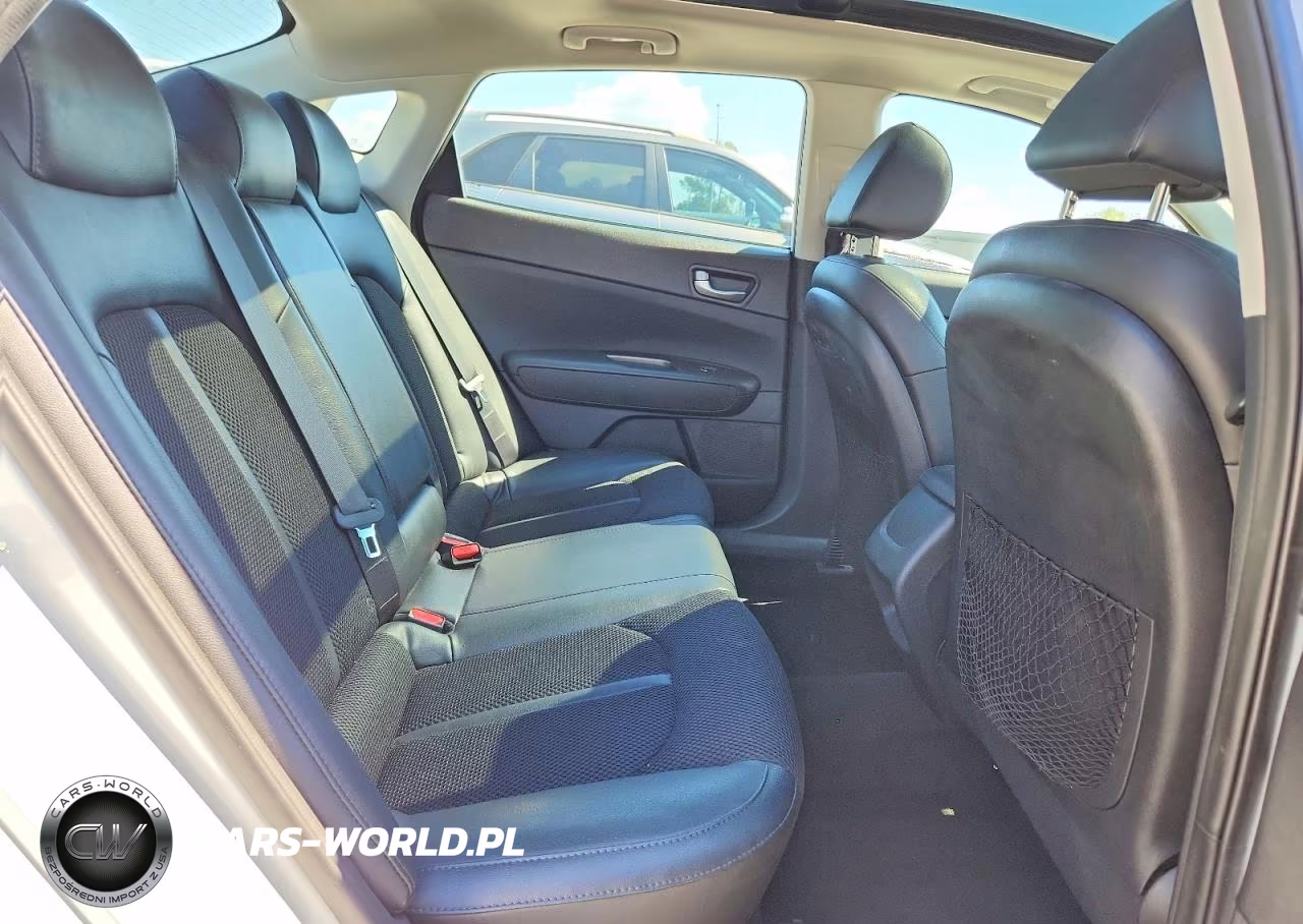 2019 Kia Optima S VIN:5XXGT4L3XKG372997 - 10
