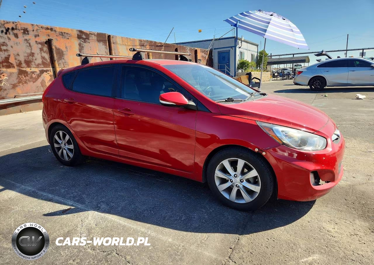 2013 Hyundai Accent Se VIN:KMHCU5AE7DU103158 - 4