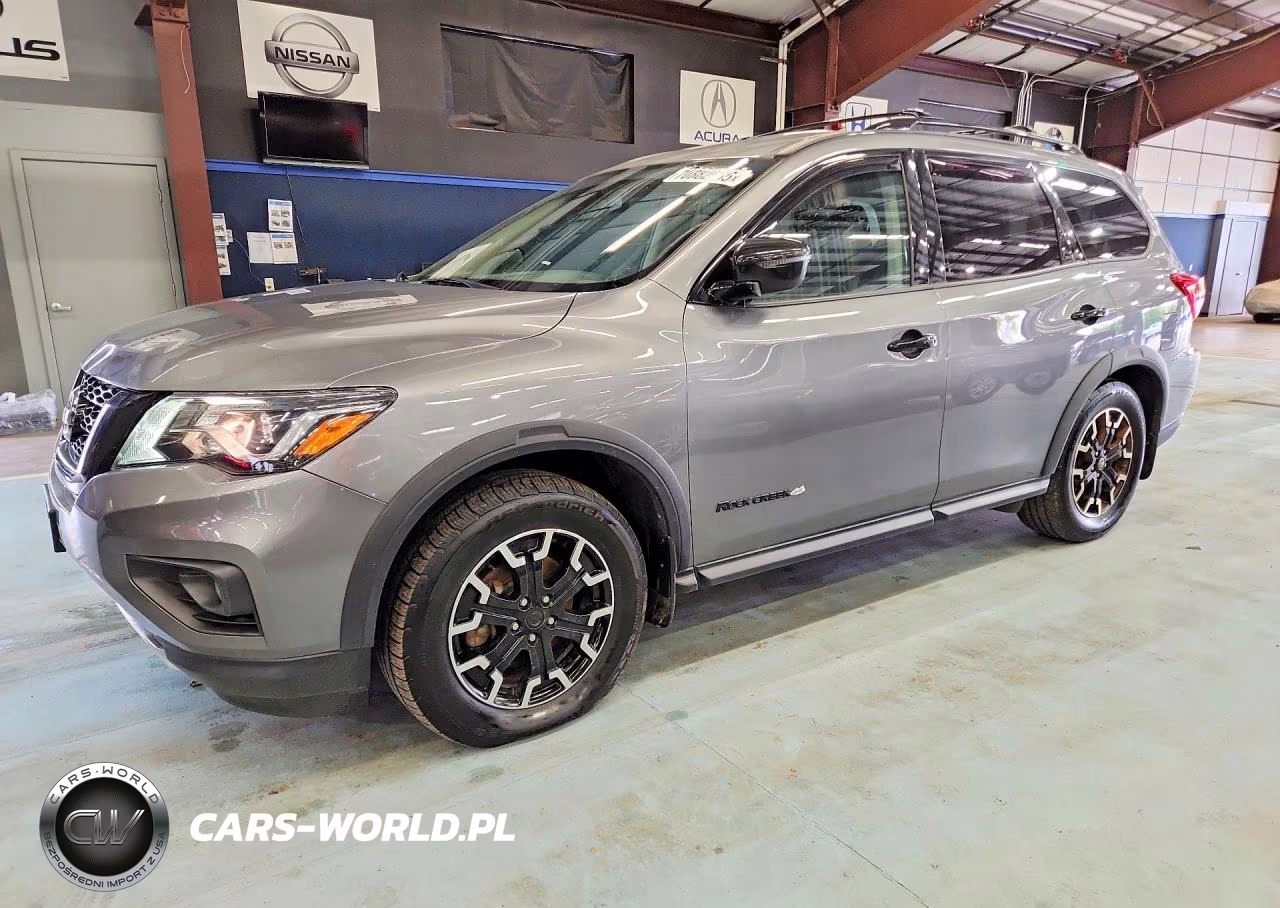 2020 Nissan Pathfinder Sv