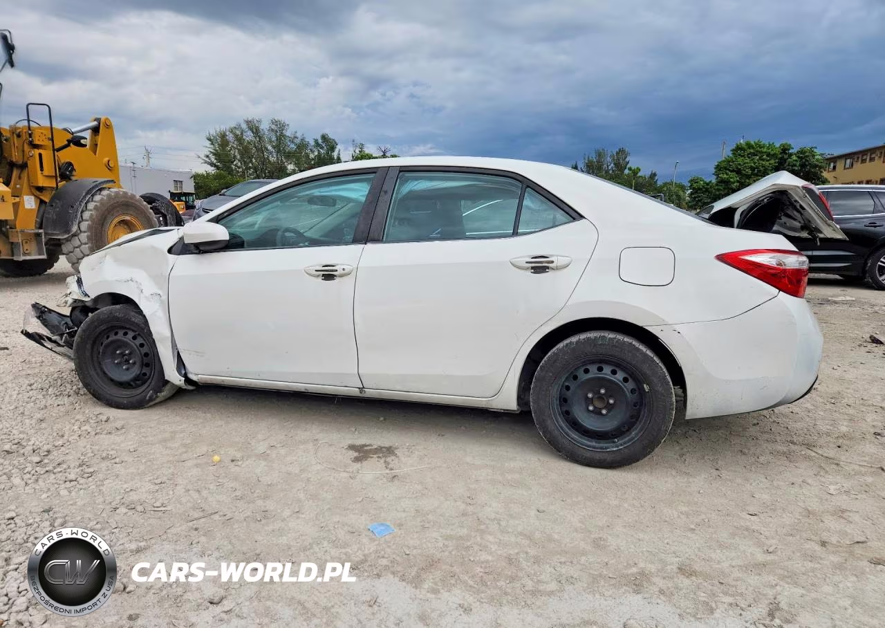 2015 Toyota Corolla Le VIN:5YFBURHE2FP358541 - 2