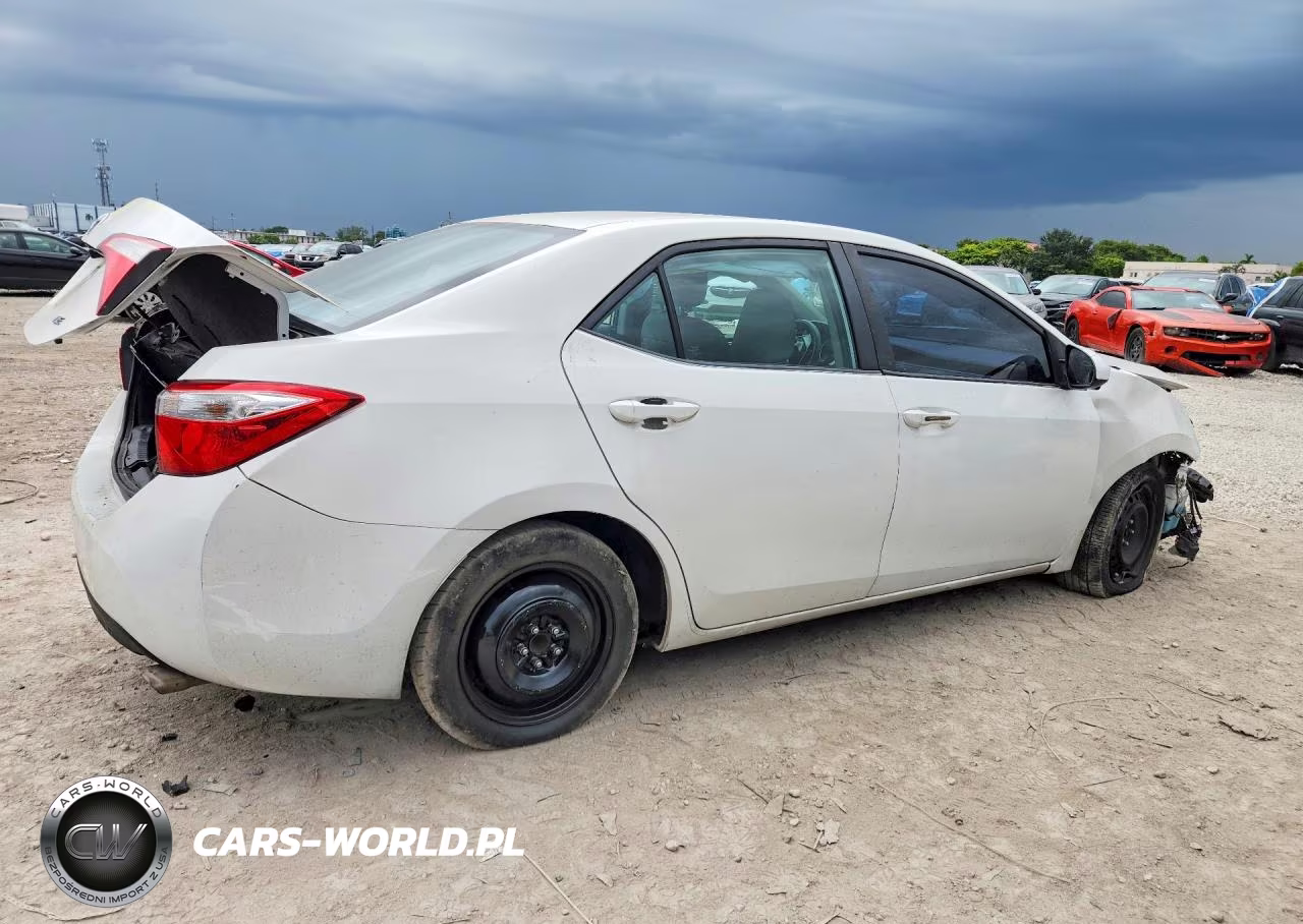 2015 Toyota Corolla Le VIN:5YFBURHE2FP358541 - 3