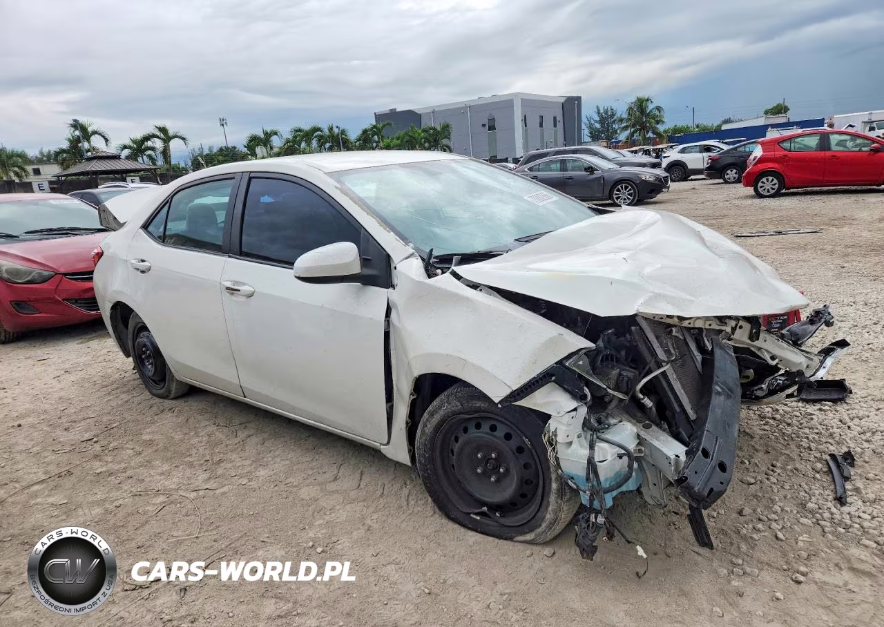 2015 Toyota Corolla Le VIN:5YFBURHE2FP358541 - 4