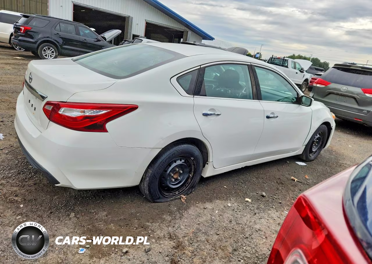 2017 Nissan Altima 2.5 VIN:1N4AL3AP2HN329196 - 3