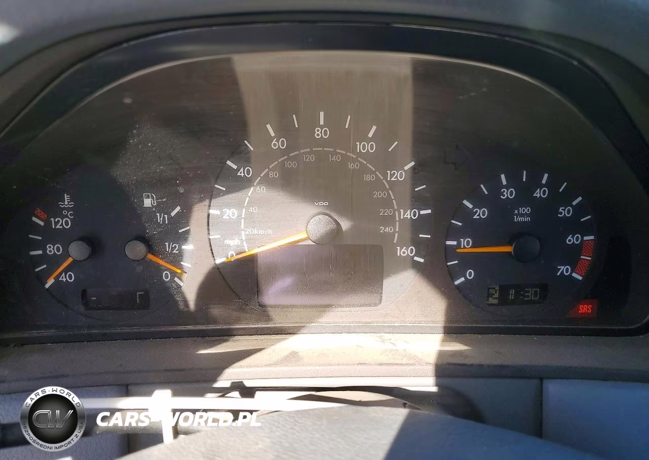 2000 Mercedes-Benz E 320 VIN:WDBJH65J5YB103740 - 9