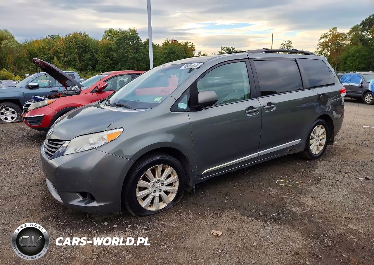 2013 Toyota Sienna Le 7-Passenger