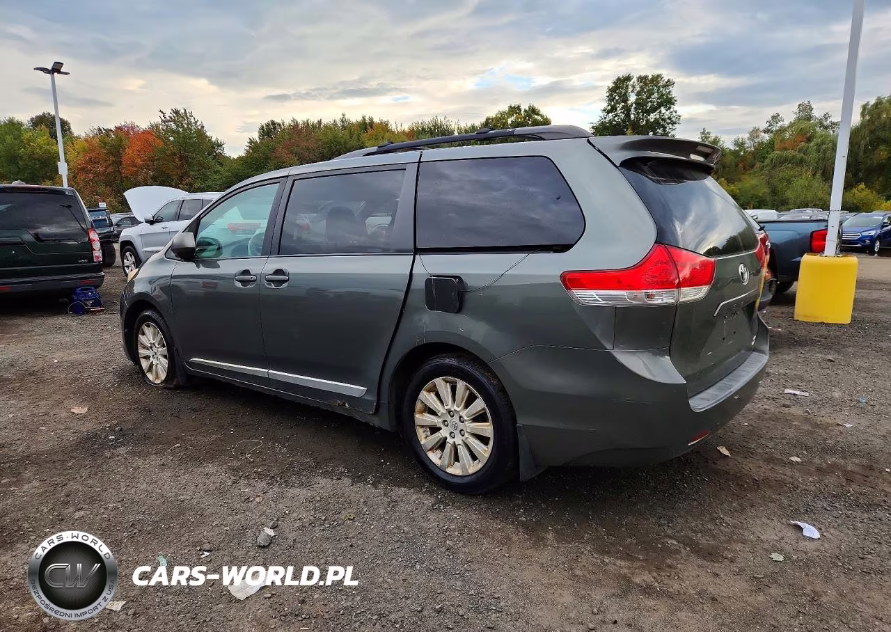2013 Toyota Sienna Le 7-Passenger VIN:5TDJK3DC2DS060224 - 2