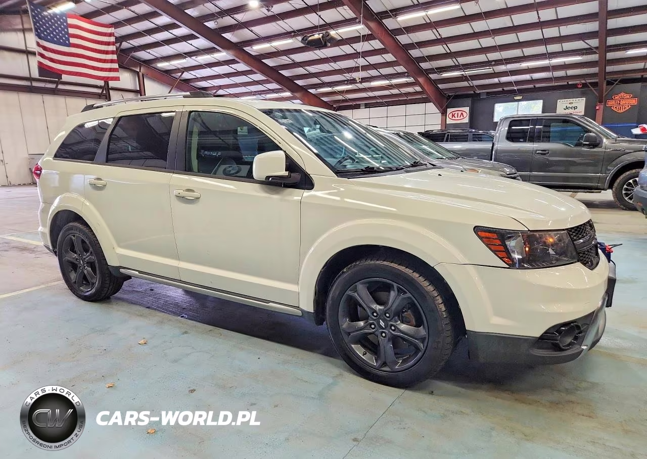 2018 Dodge Journey Crossroad VIN:3C4PDCGG0JT378587 - 4