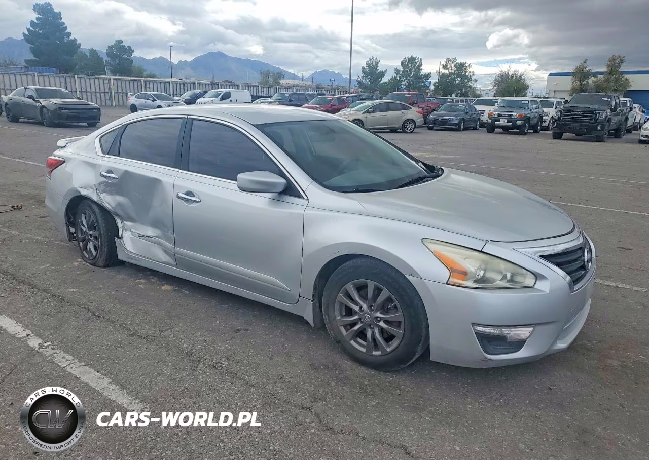 2015 Nissan Altima 2.5 S VIN:1N4AL3AP3FC477947 - 4