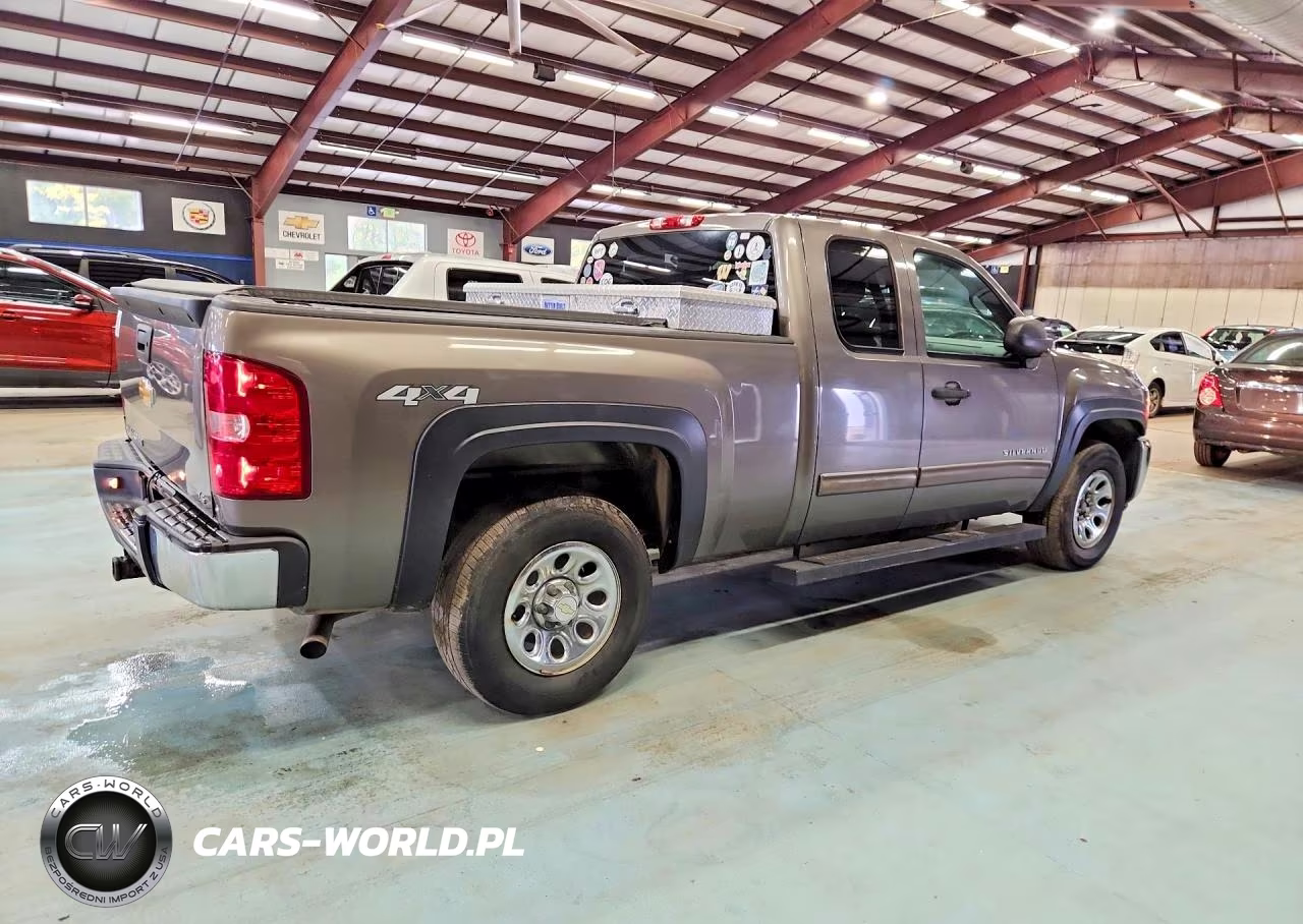 2013 Chevrolet Silverado K1500 Ls VIN:1GCRKREA2DZ108984 - 3