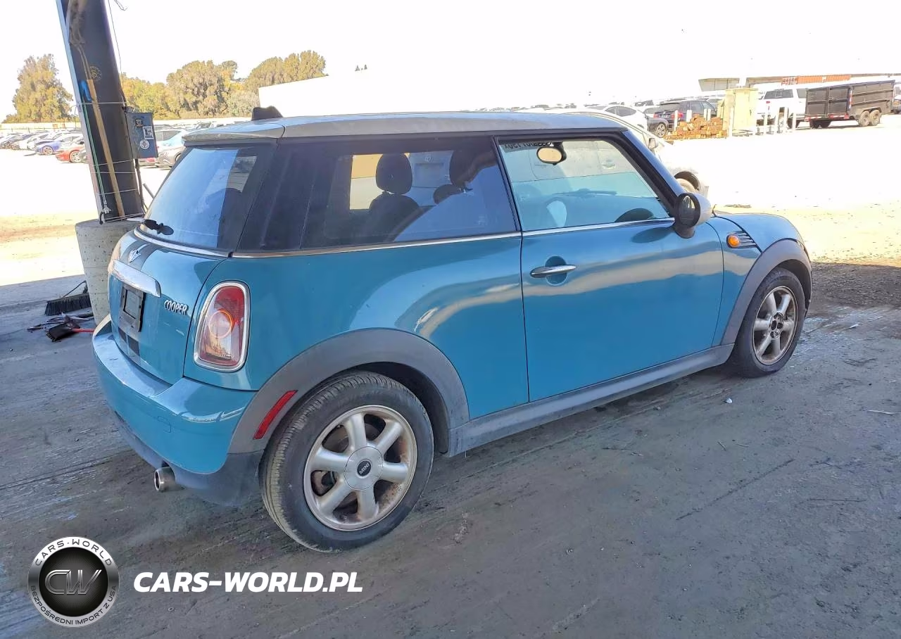 2008 Mini Cooper VIN:WMWMF33578TU67805 - 3