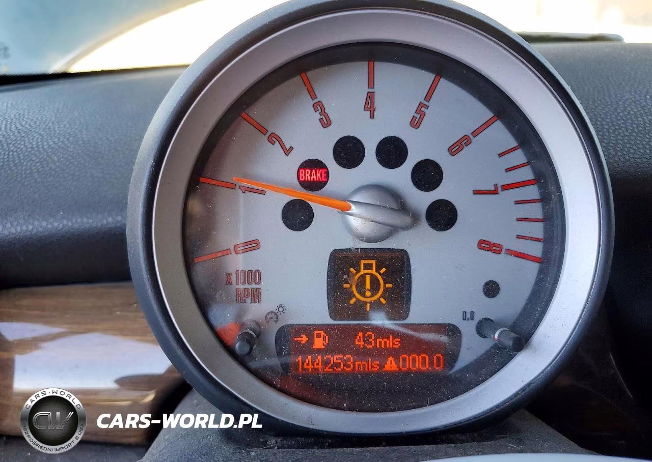 2008 Mini Cooper VIN:WMWMF33578TU67805 - 9