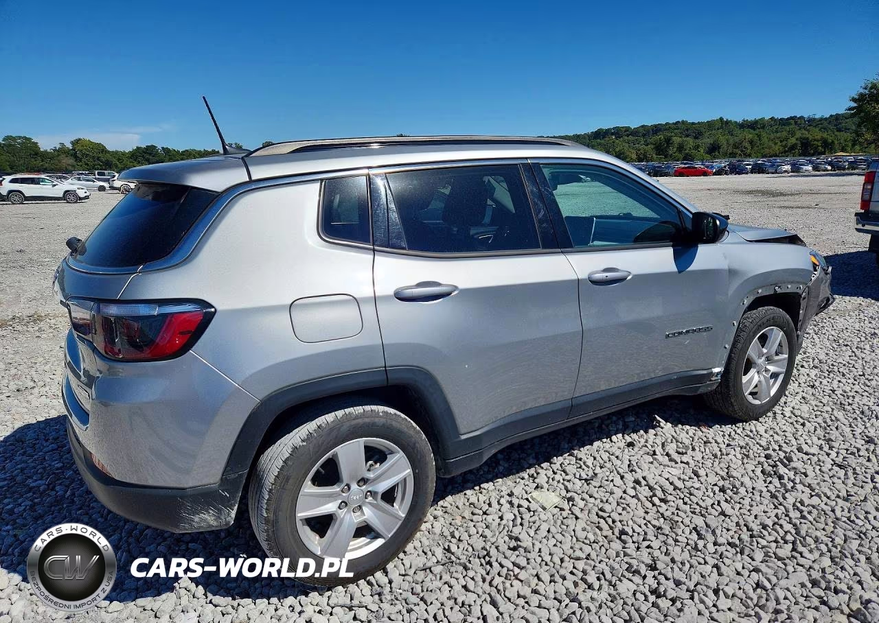 2022 Jeep Compass Latitude VIN:3C4NJDBB5NT136045 - 3