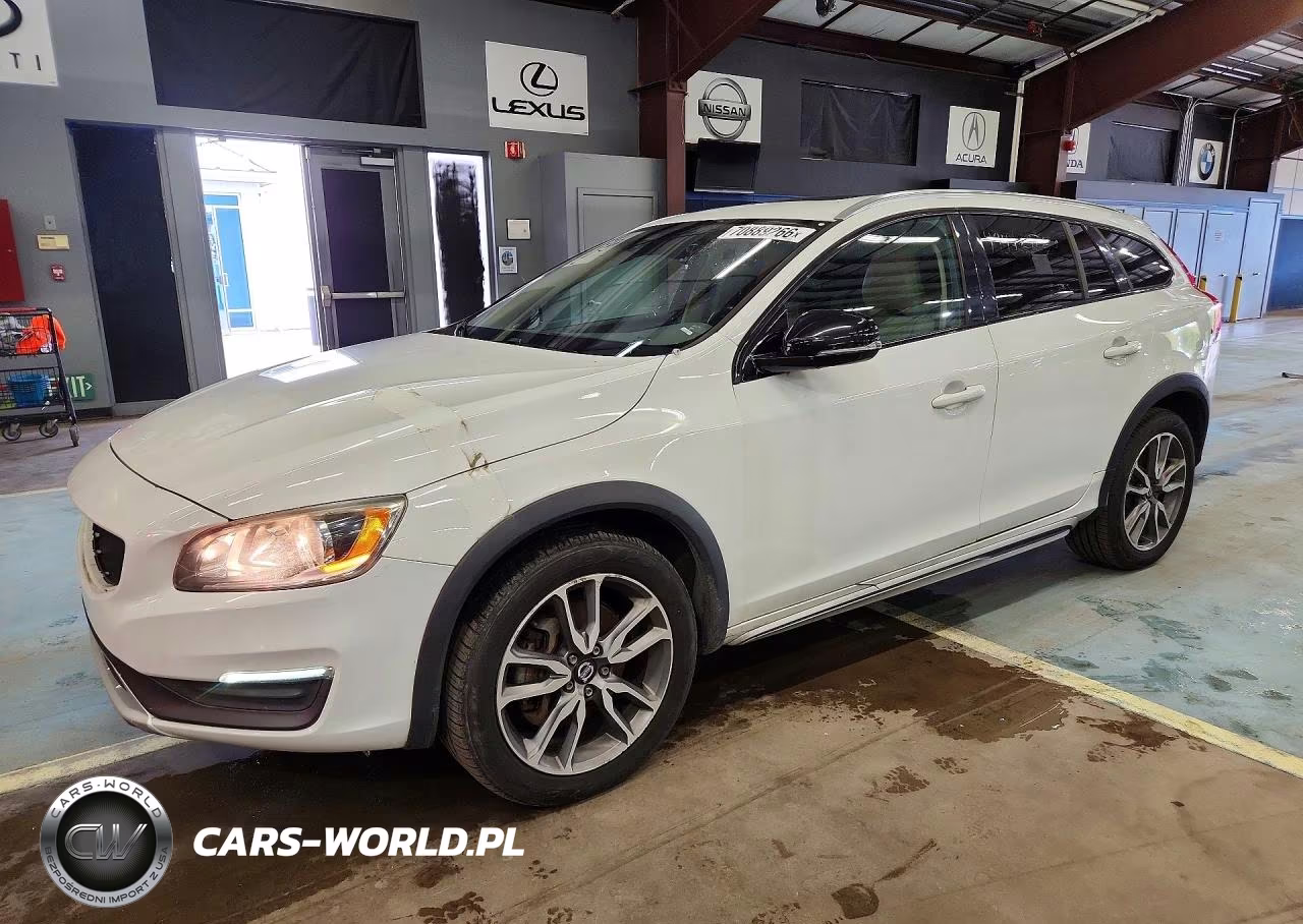 2015 Volvo V60 Cross Country Premier