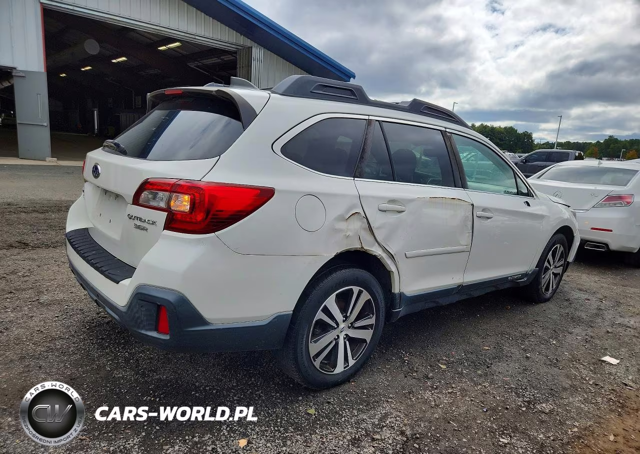 2018 Subaru Outback 3.6R Limited VIN:4S4BSENC6J3344270 - 3