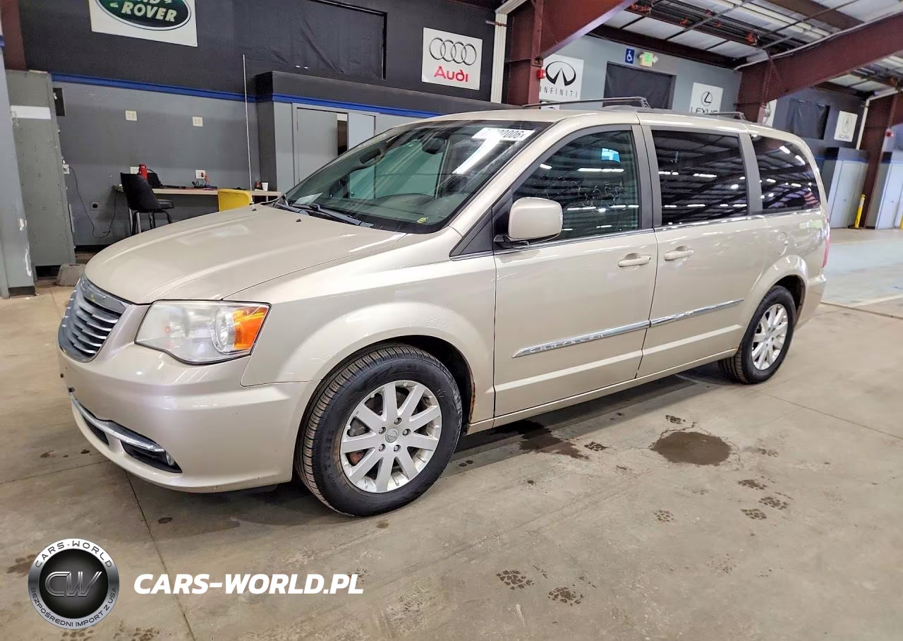 2013 Chrysler Town & Country Touring