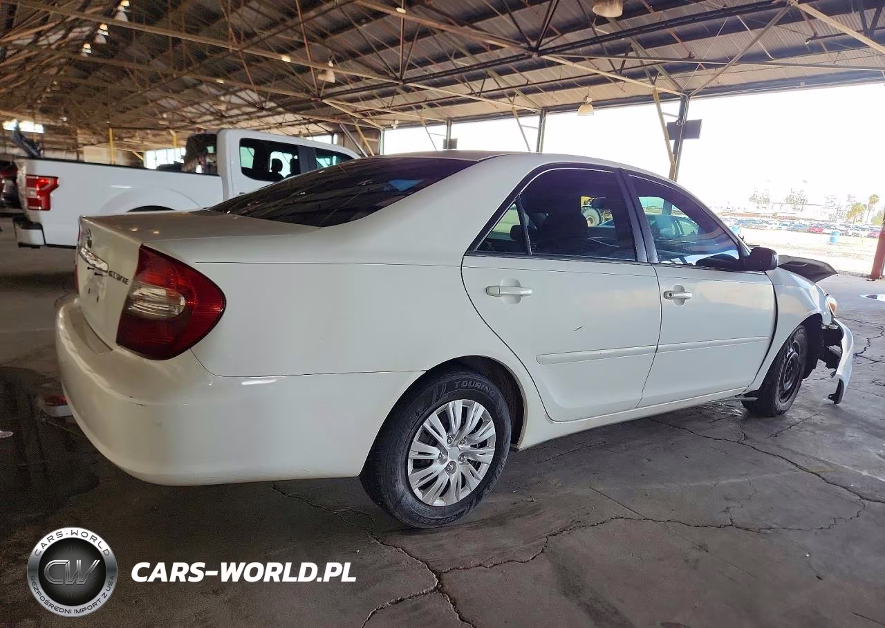 2002 Toyota Camry Le VIN:4T1BE32K02U078070 - 3