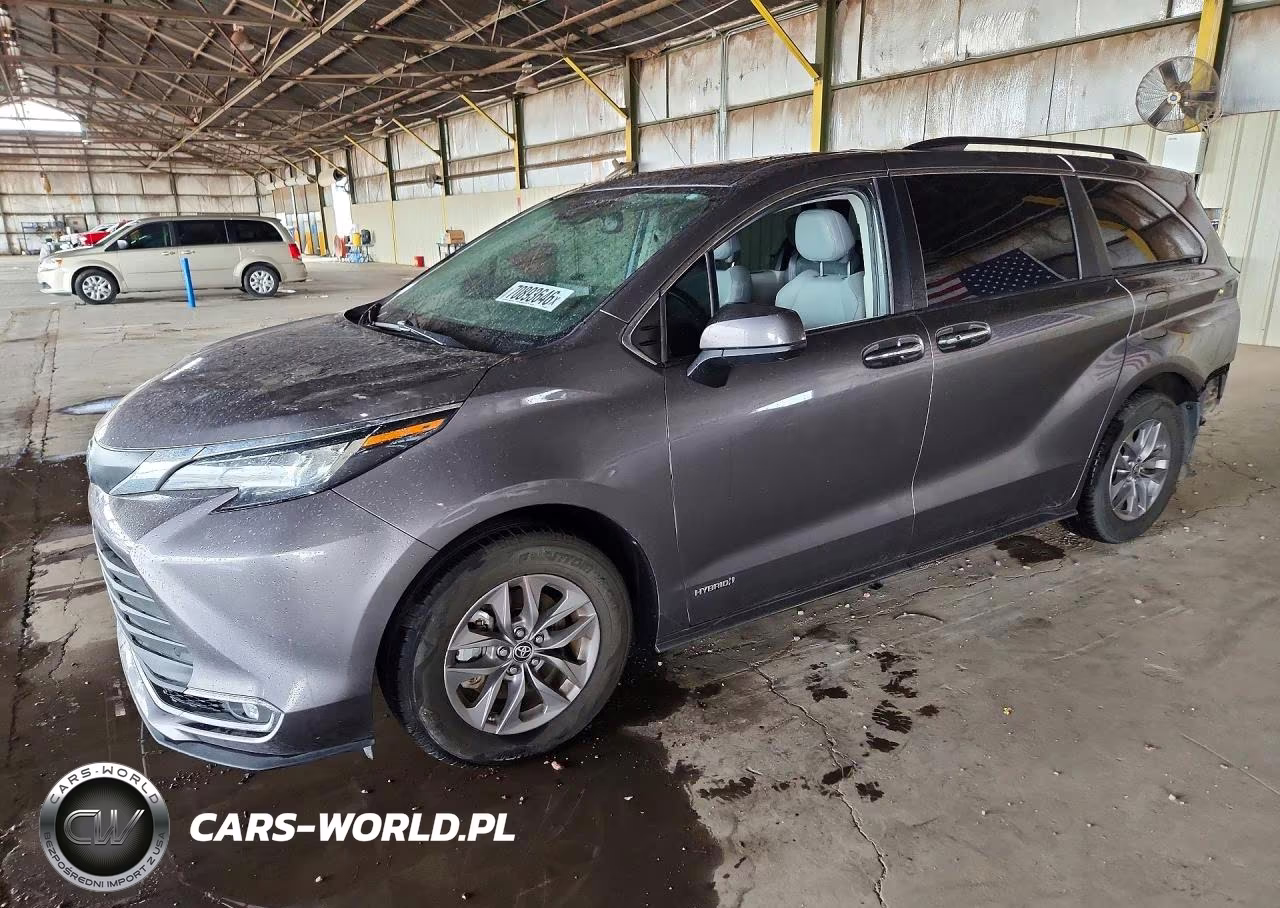 2021 Toyota Sienna Xle