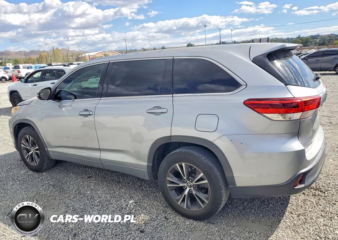2017 Toyota Highlander Le VIN:5TDZARFH3HS024257 - 2