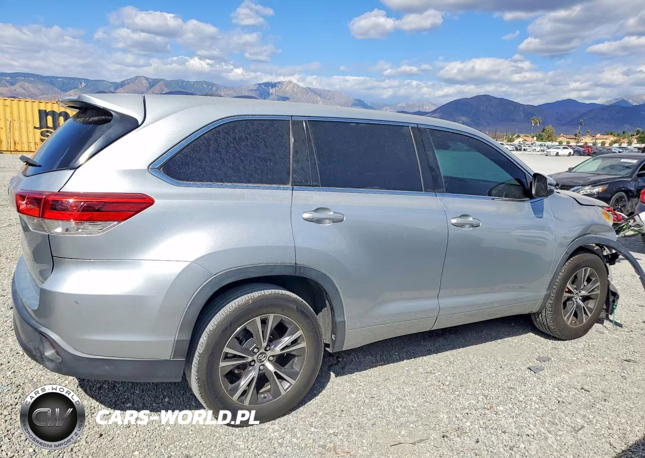 2017 Toyota Highlander Le VIN:5TDZARFH3HS024257 - 3