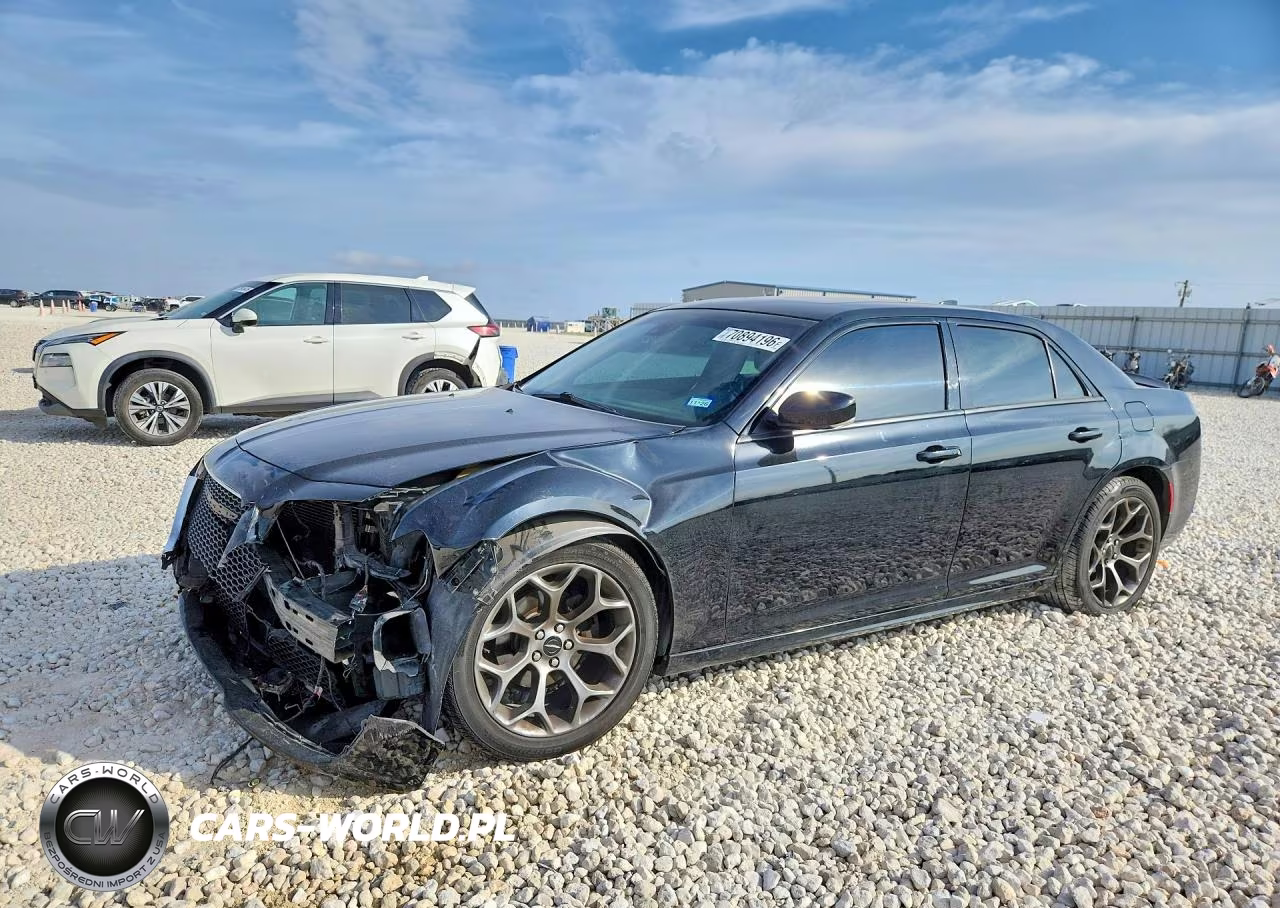 2018 Chrysler 300 S VIN:2C3CCABG7JH227742 - 1