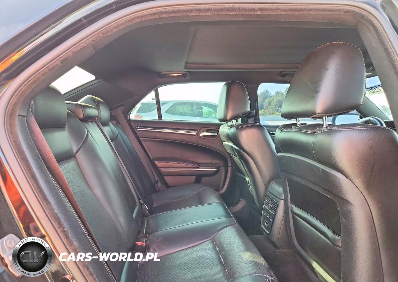 2018 Chrysler 300 S VIN:2C3CCABG7JH227742 - 10