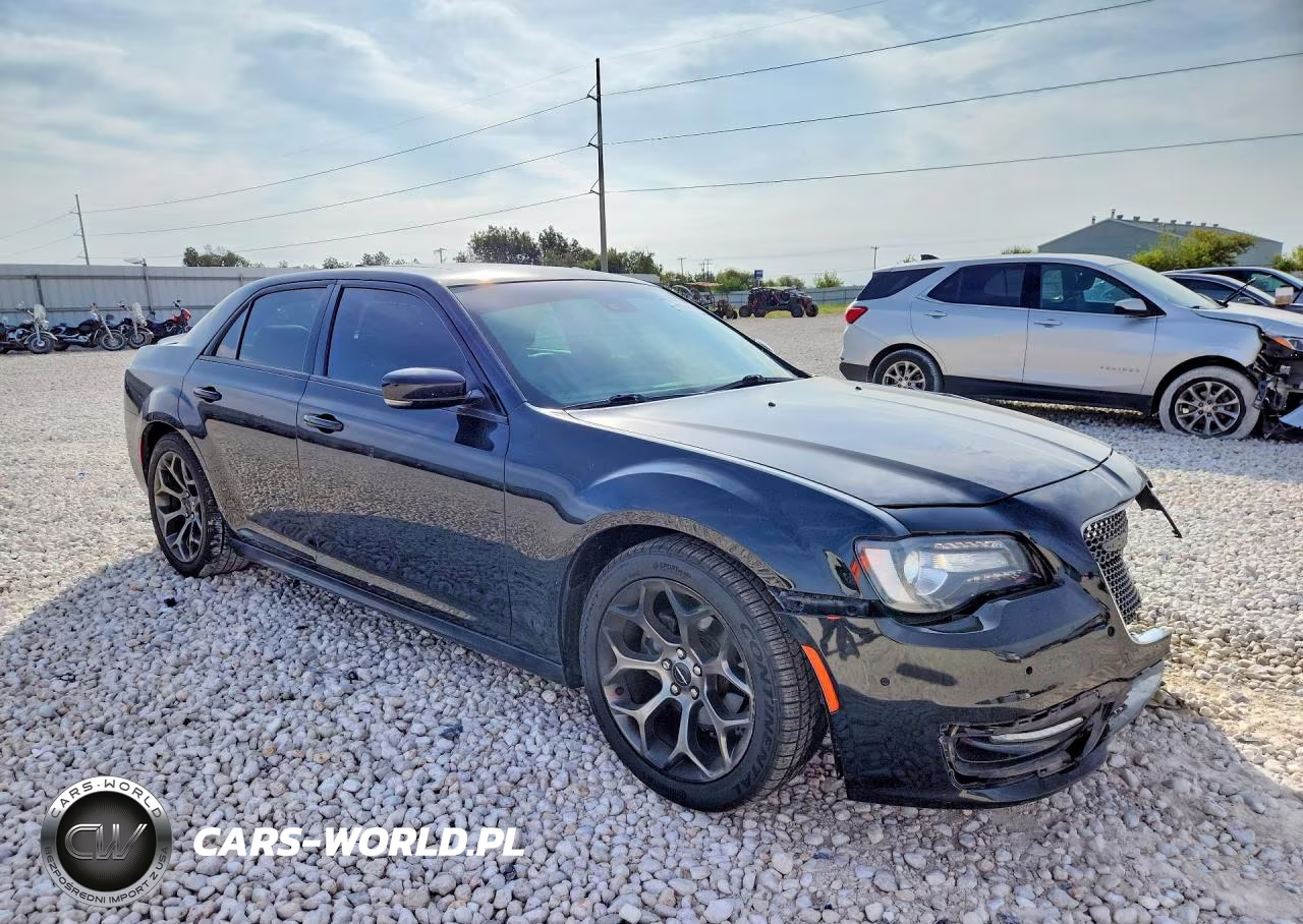 2018 Chrysler 300 S VIN:2C3CCABG7JH227742 - 4