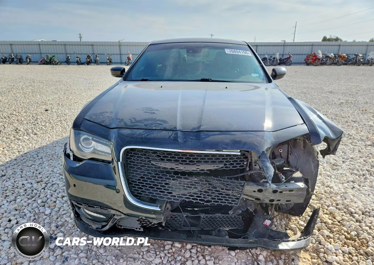 2018 Chrysler 300 S VIN:2C3CCABG7JH227742 - 5
