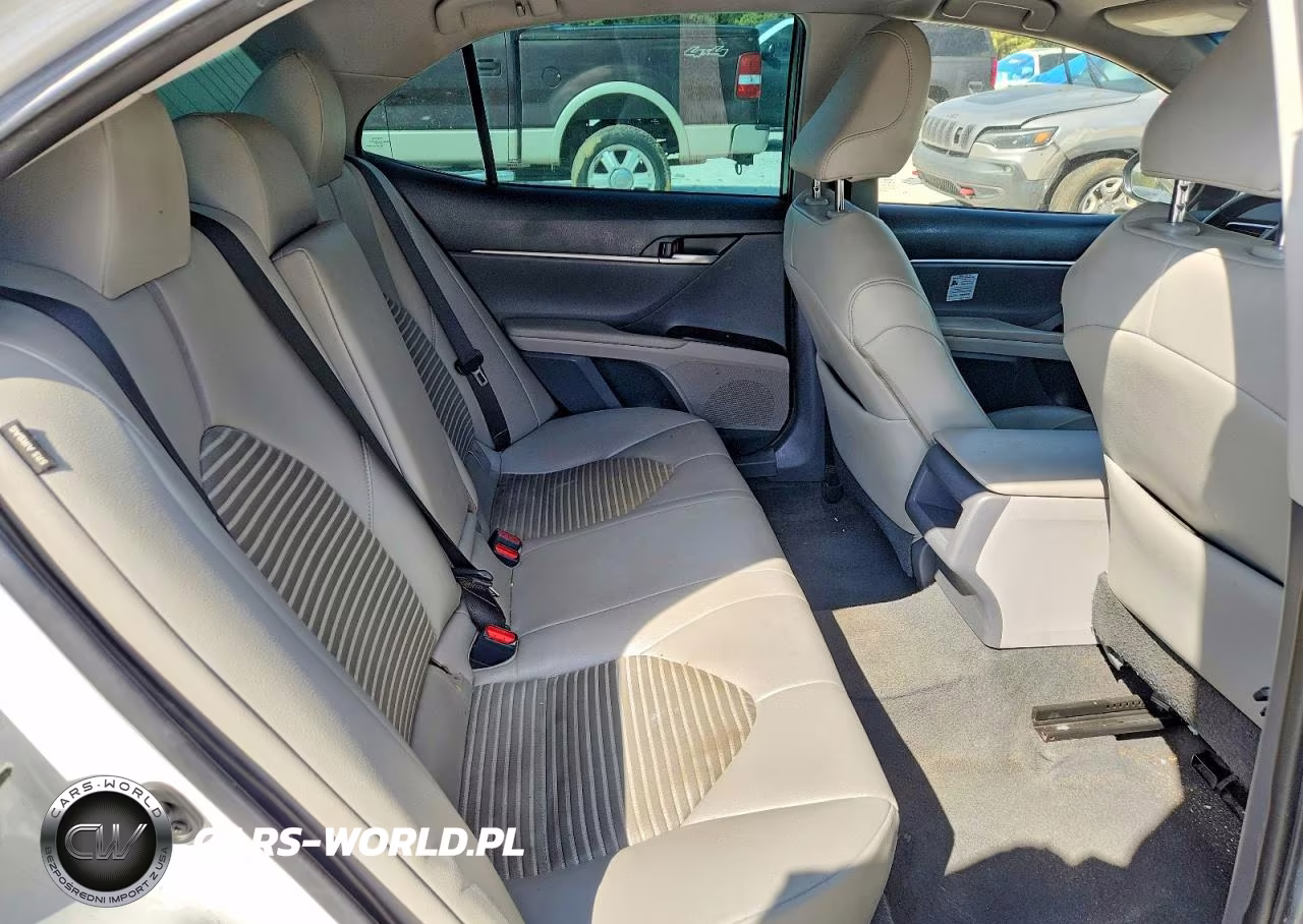 2018 Toyota Camry Se VIN:4T1B11HKXJU596323 - 10