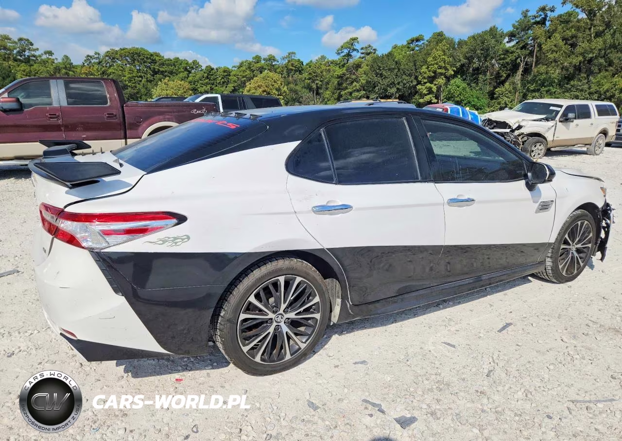 2018 Toyota Camry Se VIN:4T1B11HKXJU596323 - 3