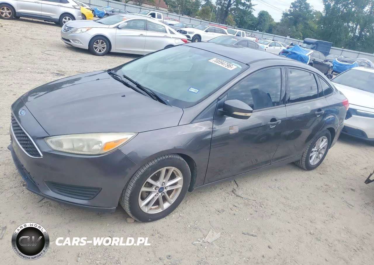 2015 Ford Focus Se VIN:1FADP3F27FL323773 - 1